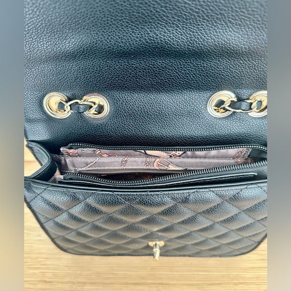 Black quilted purse with chain strap - Picture 9 of 11